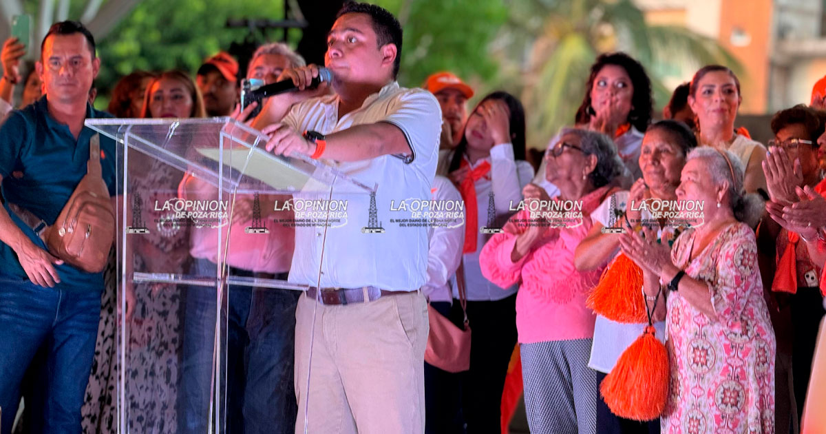 “Poza Rica ya decidió”: Emilio Olvera celebra su constancia de mayoría arropado por más de 4 mil personas en la Plaza Cívica 18 de marzo “Poza Rica ya decidió”: Emilio Olvera celebra su constancia de mayoría arropado por más de 4 mil personas en la Plaza Cívica 18 de marzo
