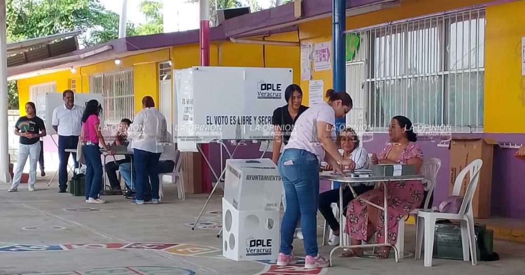 Malestar ciudadano en Kawatzin por ausencia de funcionarios del OPLE en casilla 4965