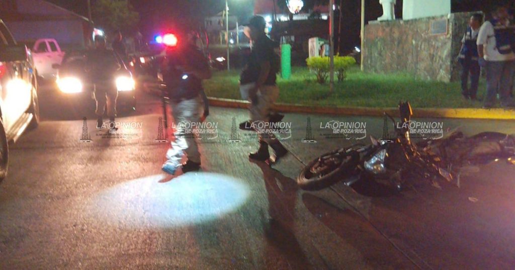 Un herido al chocar motocicleta vs taxi