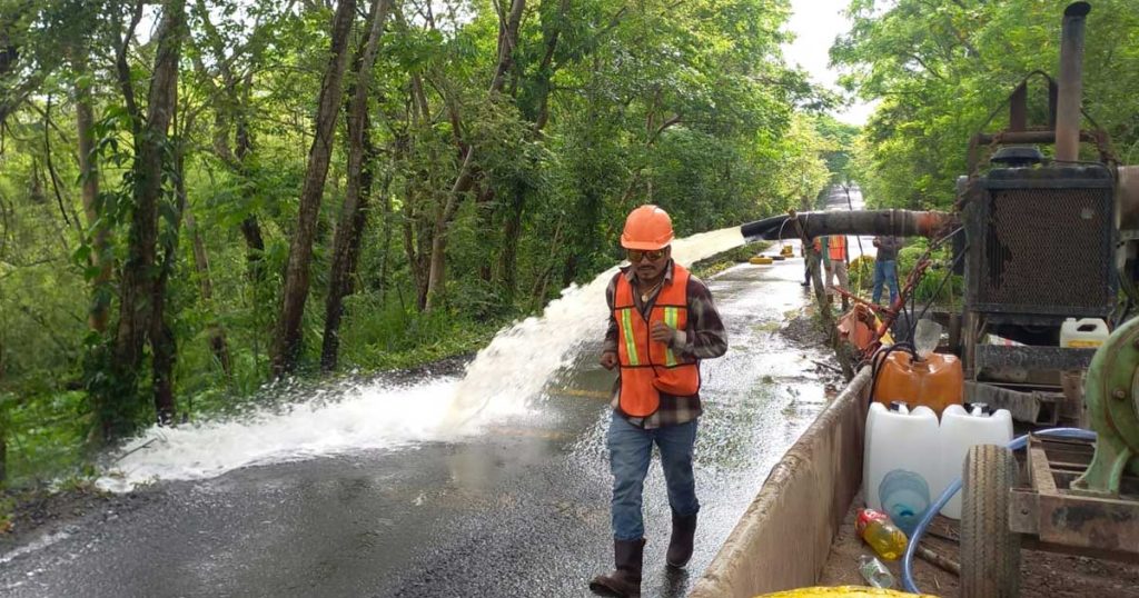 Cerrada la carretera Chontla-Ixcatepec Cerrada la carretera Chontla-Ixcatepec