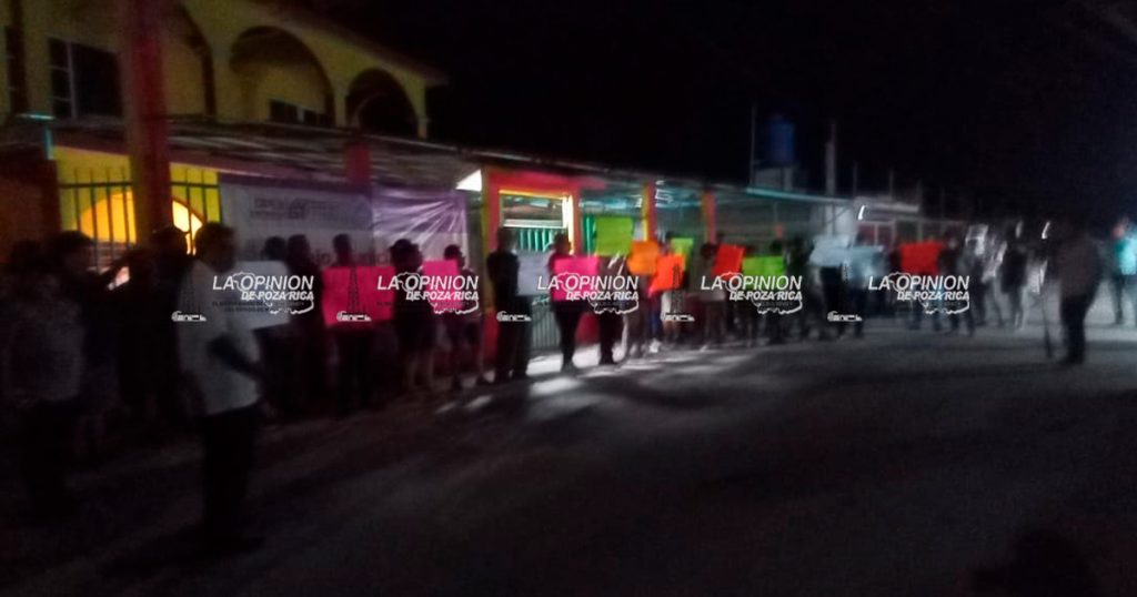 Ciudadanos toman el OPLE de Tecolutla, desconocen virtual triunfo del PVEM