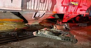 Tren destroza tráiler en Veracruz puerto y deja un lesionado