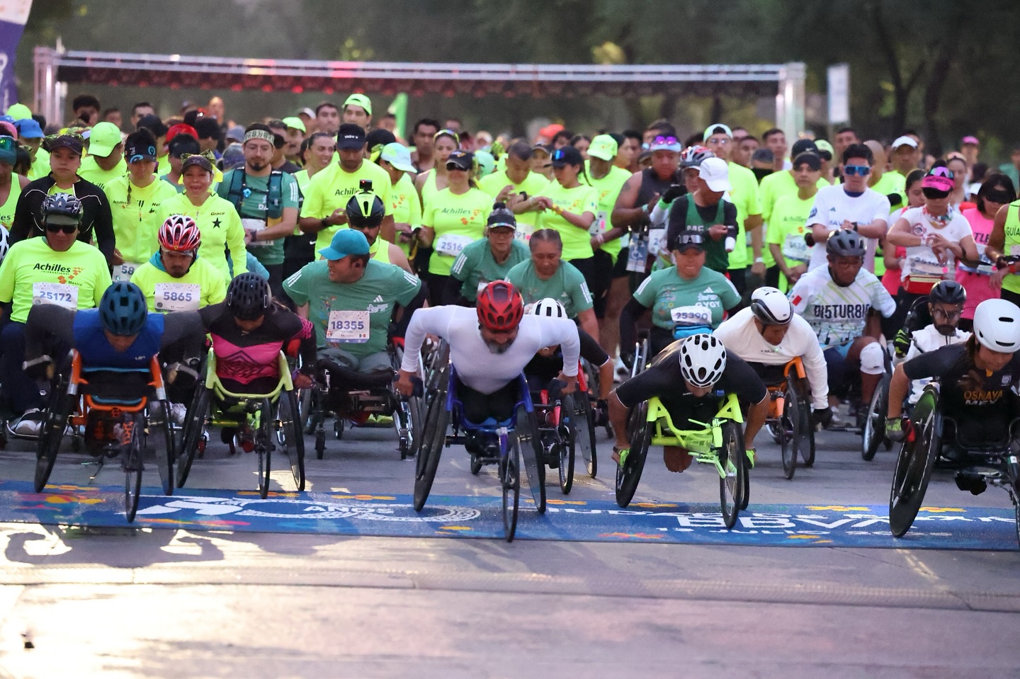 ¡ 30 mil corredores tiñen la capital de la CDMX !