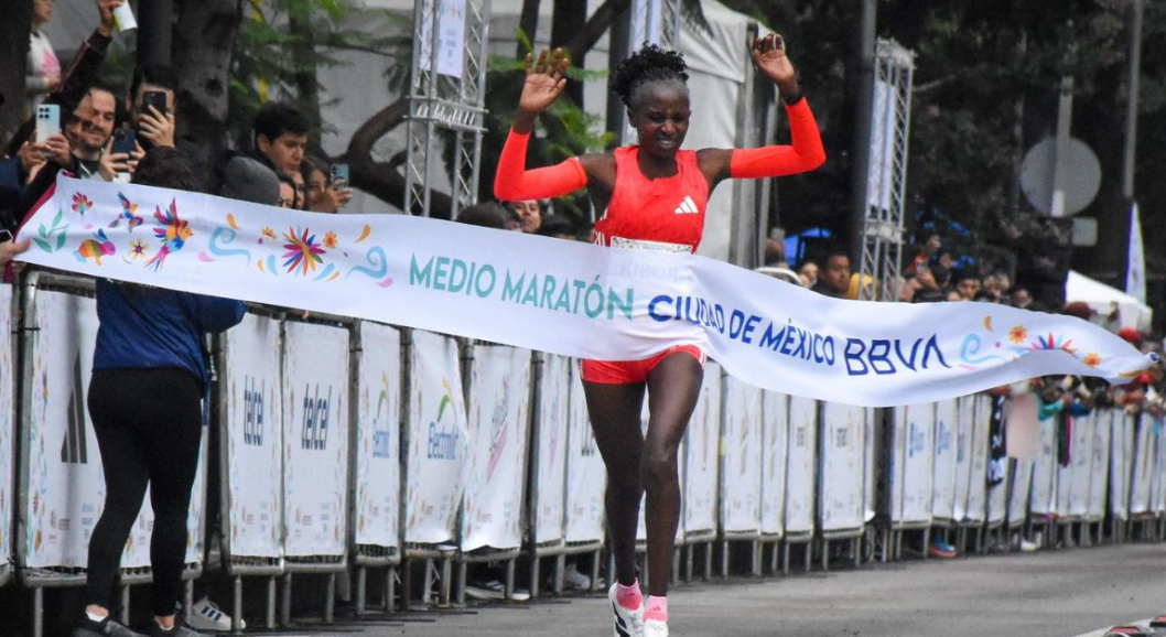 ¡ 30 mil corredores tiñen la capital de la CDMX !