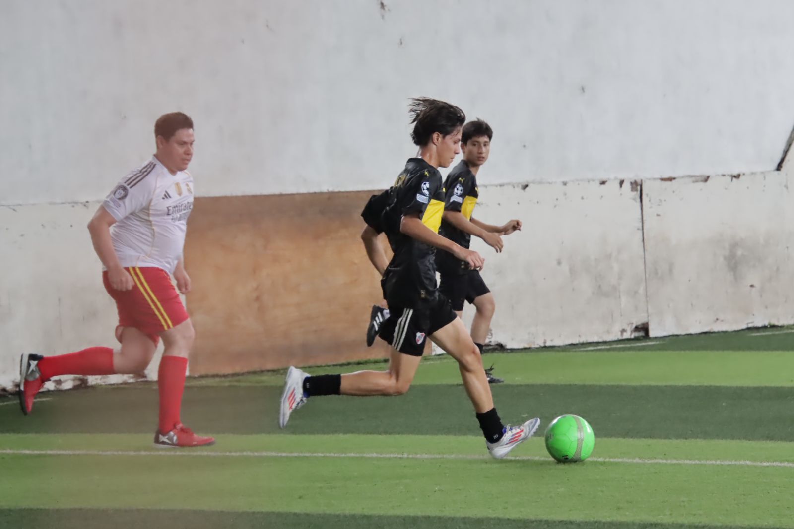 Convivencia y fútbol entre trabajadores de La Opinión