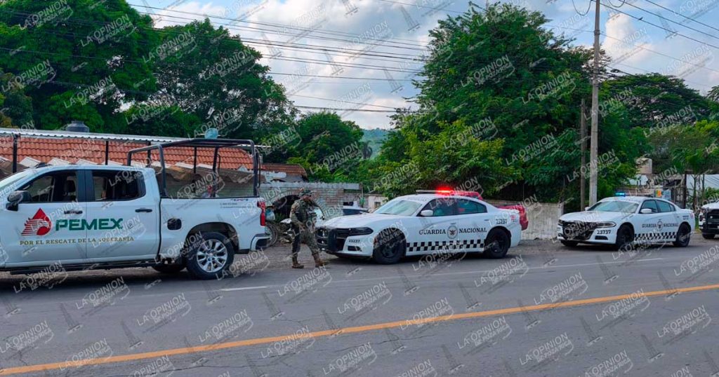 Detienen a operador de pipa Detienen a operador de pipa