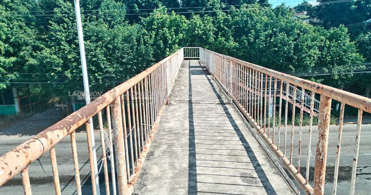 Puente peatonal del Cuatro y Medio sigue en el olvido Puente peatonal del Cuatro y Medio sigue en el olvido