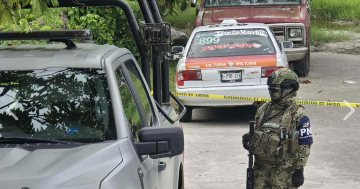 Taxi baleado y abandonado en Tuxpan Taxi baleado y abandonado en Tuxpan