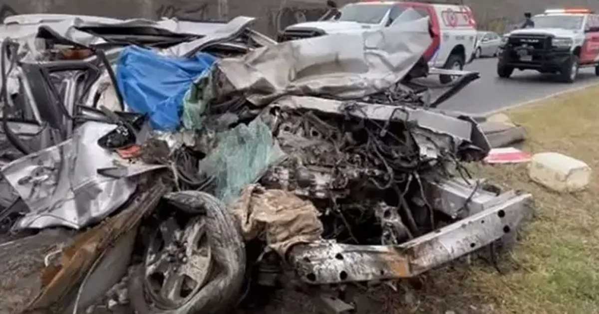 Pareja pierde la vida al estrellar su vehículo contra un tráiler Pareja pierde la vida al estrellar su vehículo contra un tráiler