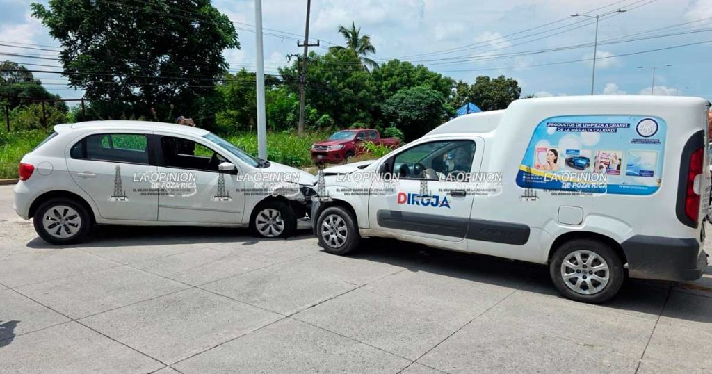 ¡Salió sin ver… y terminó por chocar! ¡Salió sin ver… y terminó por chocar!