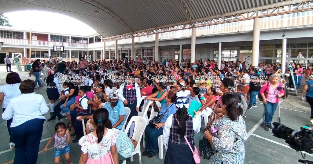 Concluye entrega de Becas del Ramo 033 para combatir la deserción escolar Concluye entrega de Becas del Ramo 033 para combatir la deserción escolar