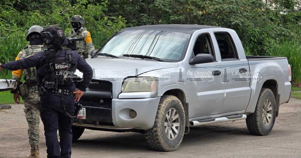 ¡Circulaban como si nada… pero la camioneta era robada! ¡Circulaban como si nada… pero la camioneta era robada!
