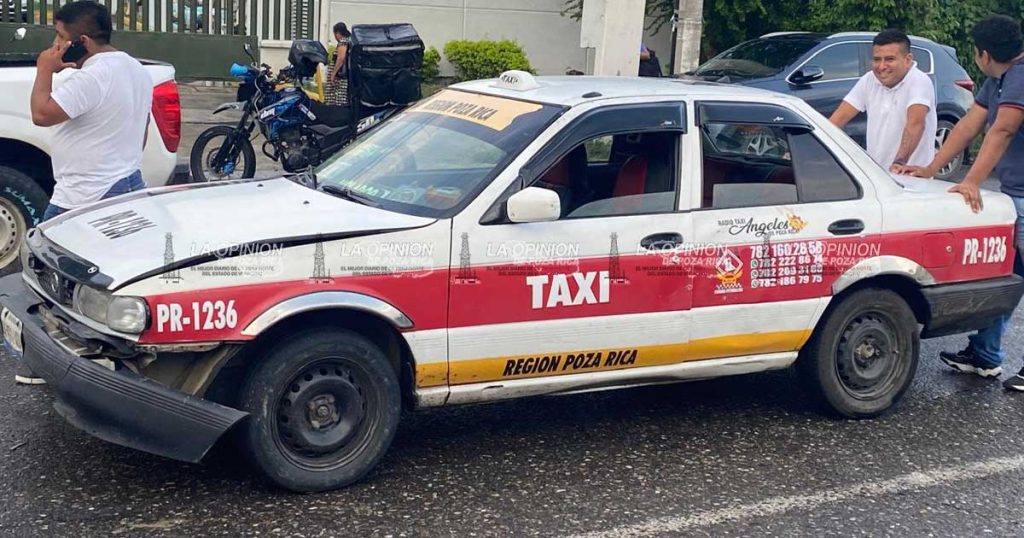 Tres vehículos involucrados en carambola Tres vehículos involucrados en carambola