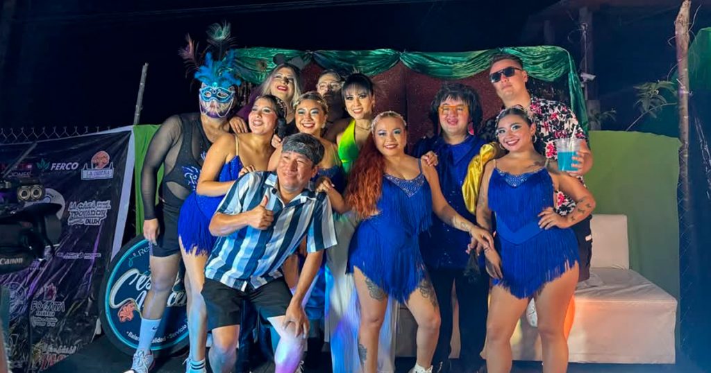 Jóvenes zamoreños mantienen tradición de comparsas Jóvenes zamoreños mantienen tradición de comparsas