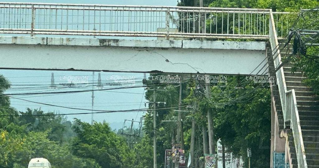 Puente peatonal del Cuatro y Medio sigue en el olvido Puente peatonal del Cuatro y Medio sigue en el olvido