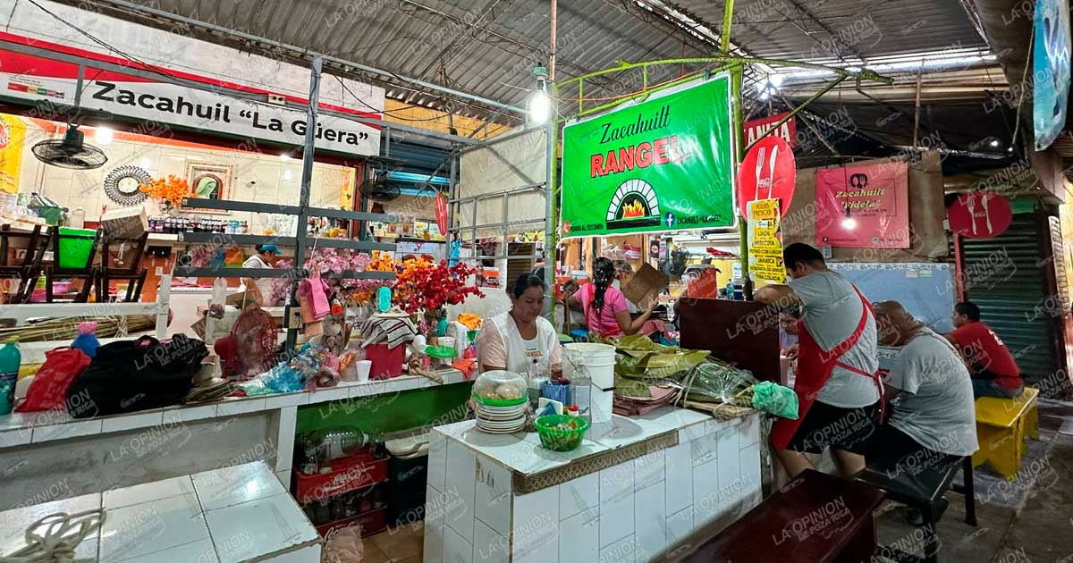 Vendedoras de zacahuil esperan repunte de ventas en este periodo vacacional, por pozarricenses y turistas