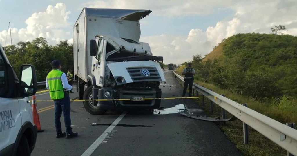 Trágico accidente en la Autopista Tuxpan-Tampico Trágico accidente en la Autopista Tuxpan-Tampico