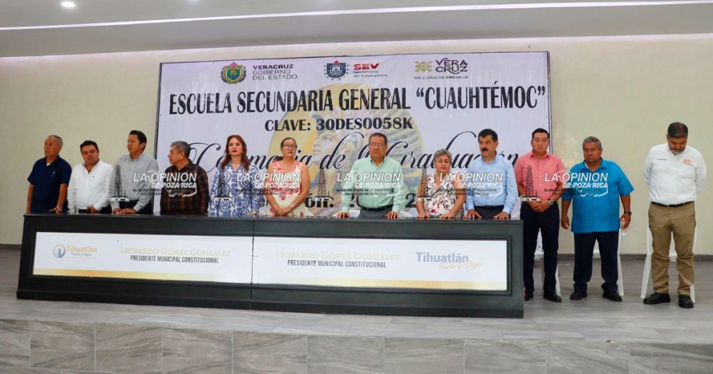 Paty Ortiz motiva a estudiantes a seguir adelante con entusiasmo Paty Ortiz motiva a estudiantes a seguir adelante con entusiasmo