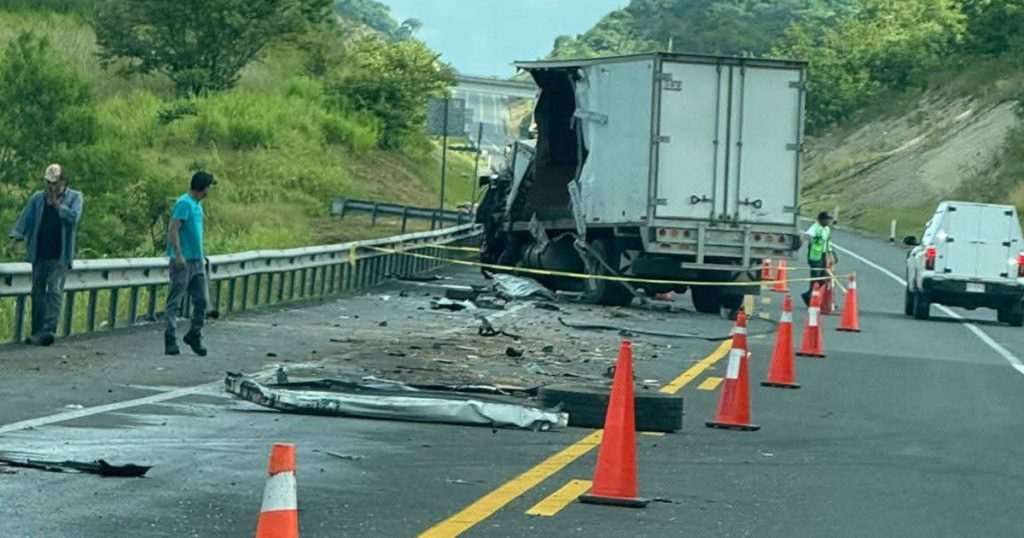 Trágico accidente en la Autopista Tuxpan-Tampico Trágico accidente en la Autopista Tuxpan-Tampico