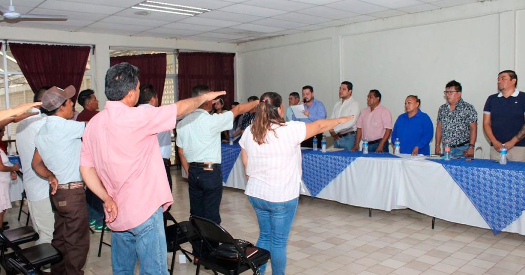 Entrega Marco Valencia nombramientos a Jueces e Inspectores Entrega Marco Valencia nombramientos a Jueces e Inspectores