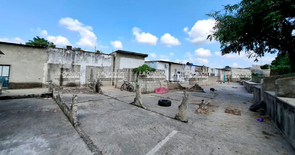 Mercado “El Barzón” en espera del rescate Mercado “El Barzón” en espera del rescate