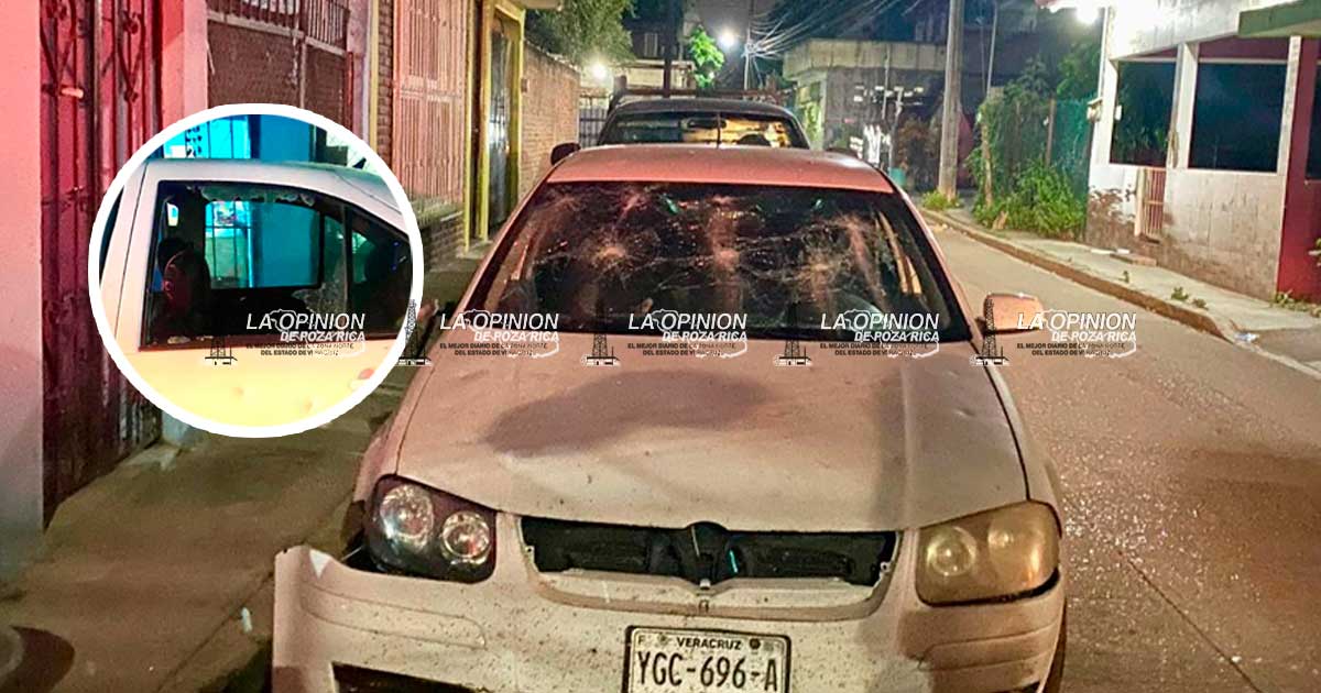 Mujer destroza parabrisas a martillazos Mujer destroza parabrisas a martillazos