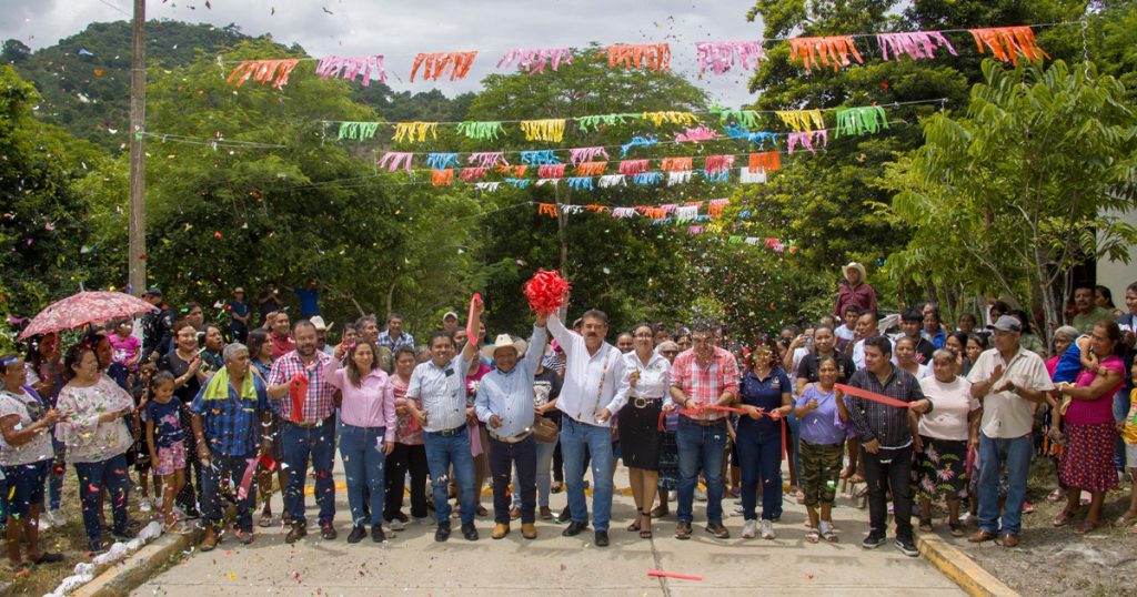 Obra de pavimentación en localidad Benito Juárez Obra de pavimentación en localidad Benito Juárez