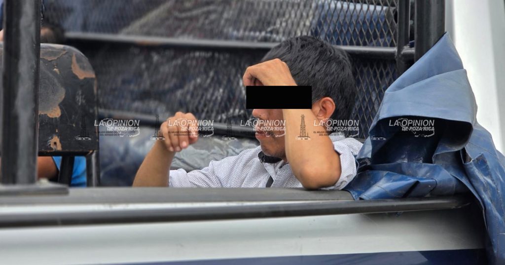 ¡Circulaban como si nada… pero la camioneta era robada! ¡Circulaban como si nada… pero la camioneta era robada!