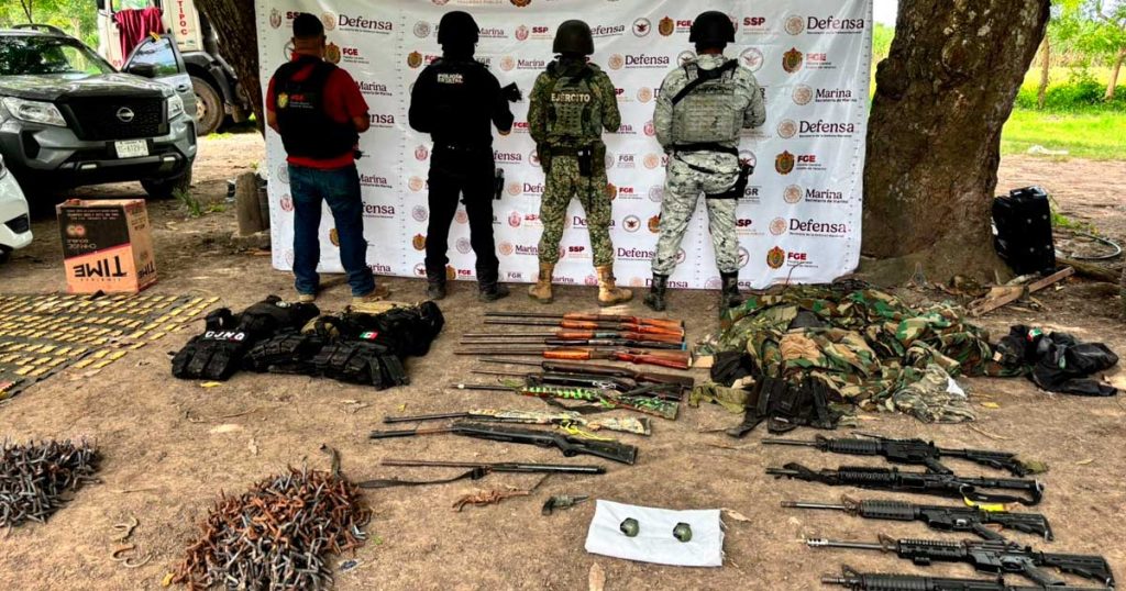 Aseguran armamento, granadas y vehículos en el Municipio de Ignacio de la Llave Aseguran armamento, granadas y vehículos en el Municipio de Ignacio de la Llave