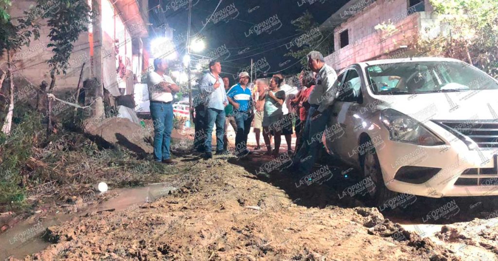 Rompen ducto de agua potable Rompen ducto de agua potable