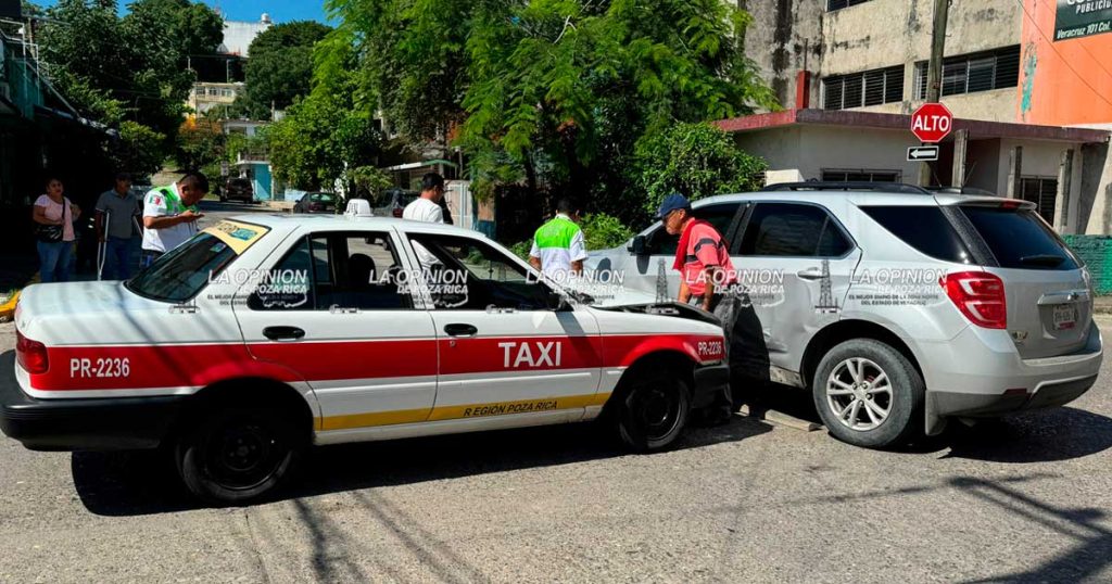 Se pasó el alto y lo chocaron Se pasó el alto y lo chocaron