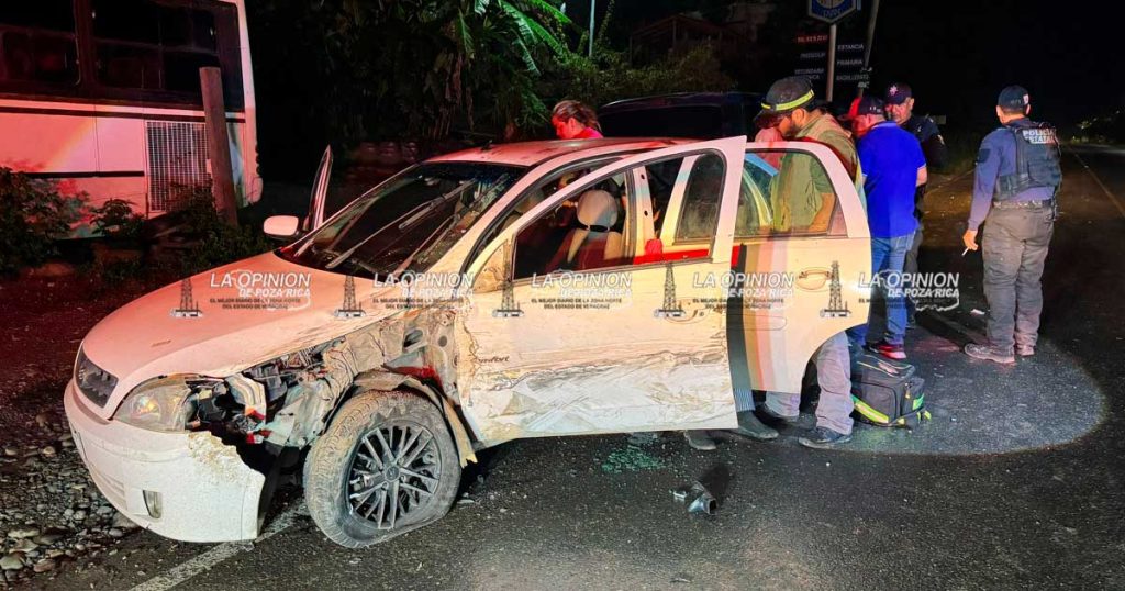 Desbarató camioneta en choque Desbarató camioneta en choque