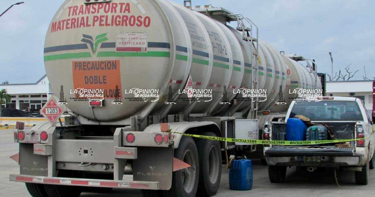 ¡Aseguran pipa y camioneta con combustible! ¡Aseguran pipa y camioneta con combustible!