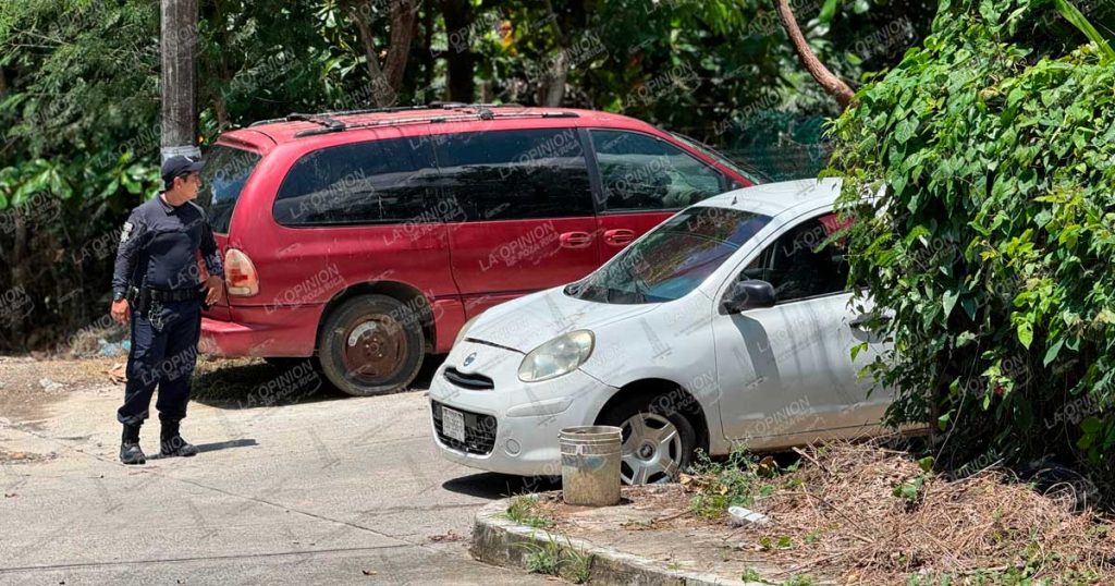 Aseguran vehículo abandonado Aseguran vehículo abandonado