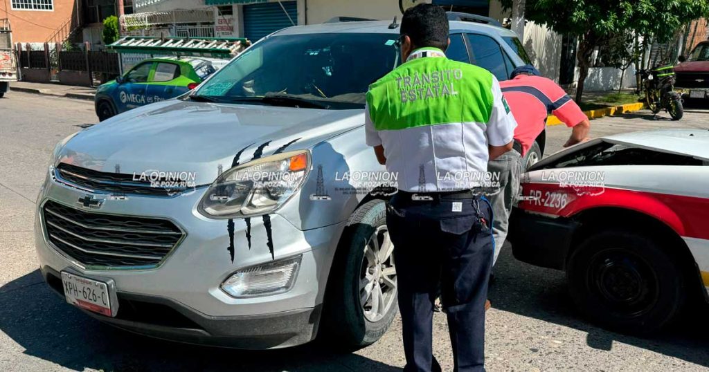 Se pasó el alto y lo chocaron Se pasó el alto y lo chocaron