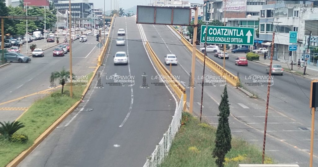 Pipas y otras unidades pesadas siguen circulando sobre el Distribuidor Vial Pipas y otras unidades pesadas siguen circulando sobre el Distribuidor Vial