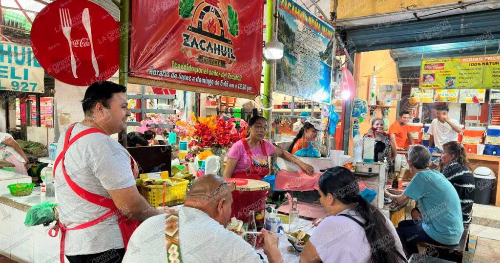 Vendedoras de zacahuil esperan repunte de ventas en este periodo vacacional, por pozarricenses y turistas Vendedoras de zacahuil esperan repunte de ventas en este periodo vacacional, por pozarricenses y turistas