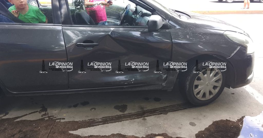 Imprudente mujer provoca accidente Imprudente mujer provoca accidente