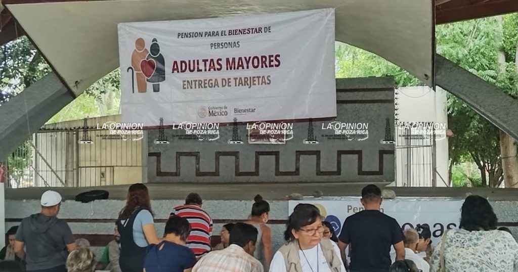 Entregan tarjetas a 250 abuelitos que ahora tendrán Pensión del Adulto Mayor Entregan tarjetas a 250 abuelitos que ahora tendrán Pensión del Adulto Mayor