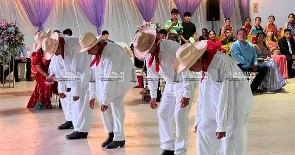 Promueven danzas y el folclor regional Promueven danzas y el folclor regional