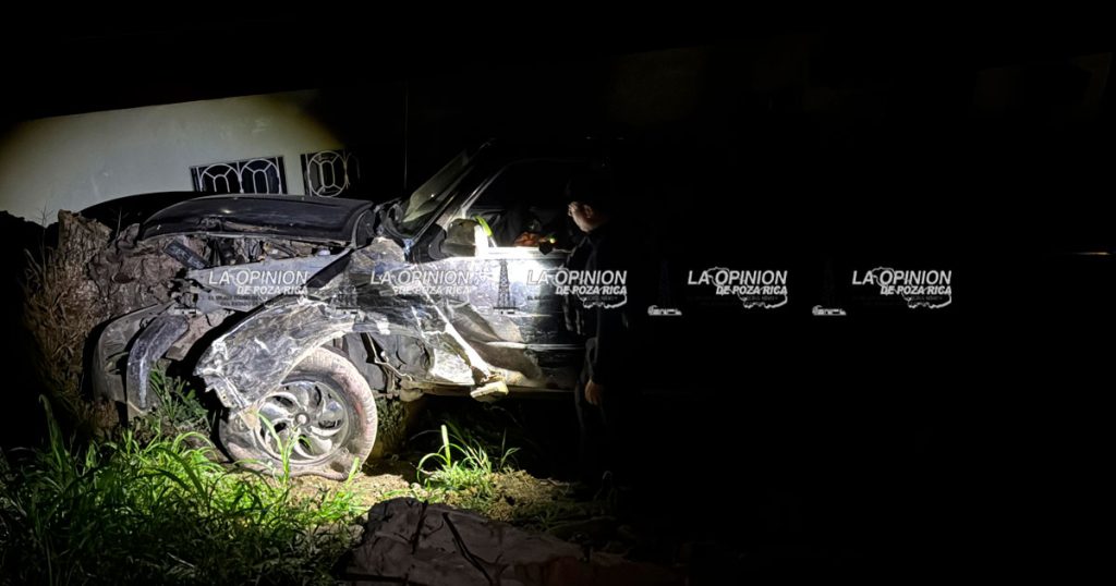 Desbarató camioneta en choque Desbarató camioneta en choque