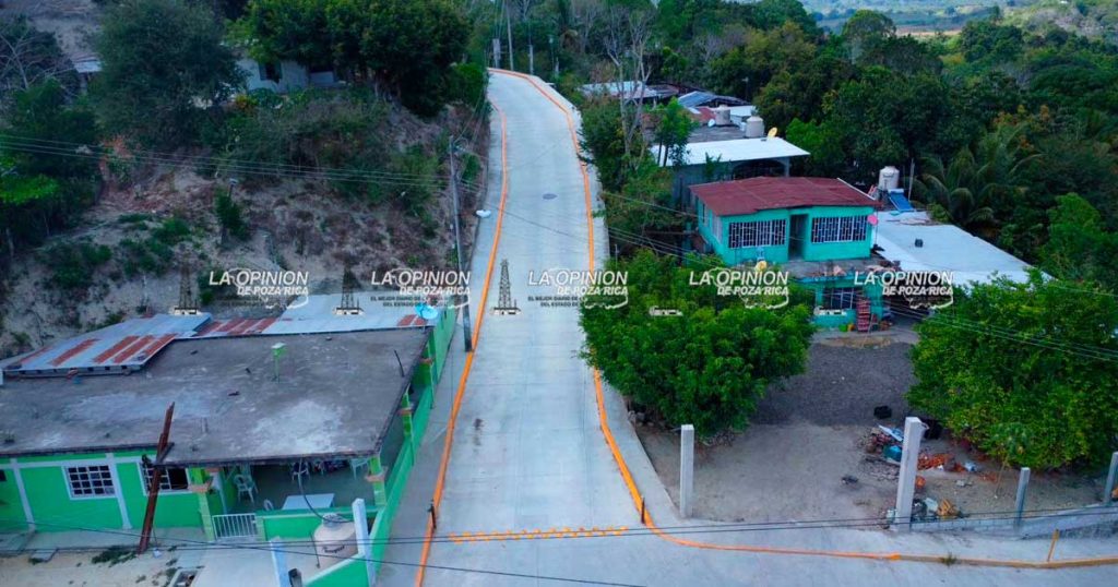 Entrega Leobardo Gómez obra de pavimentación Entrega Leobardo Gómez obra de pavimentación