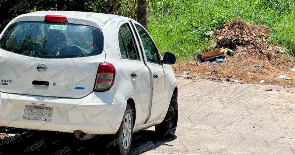Aseguran vehículo abandonado Aseguran vehículo abandonado
