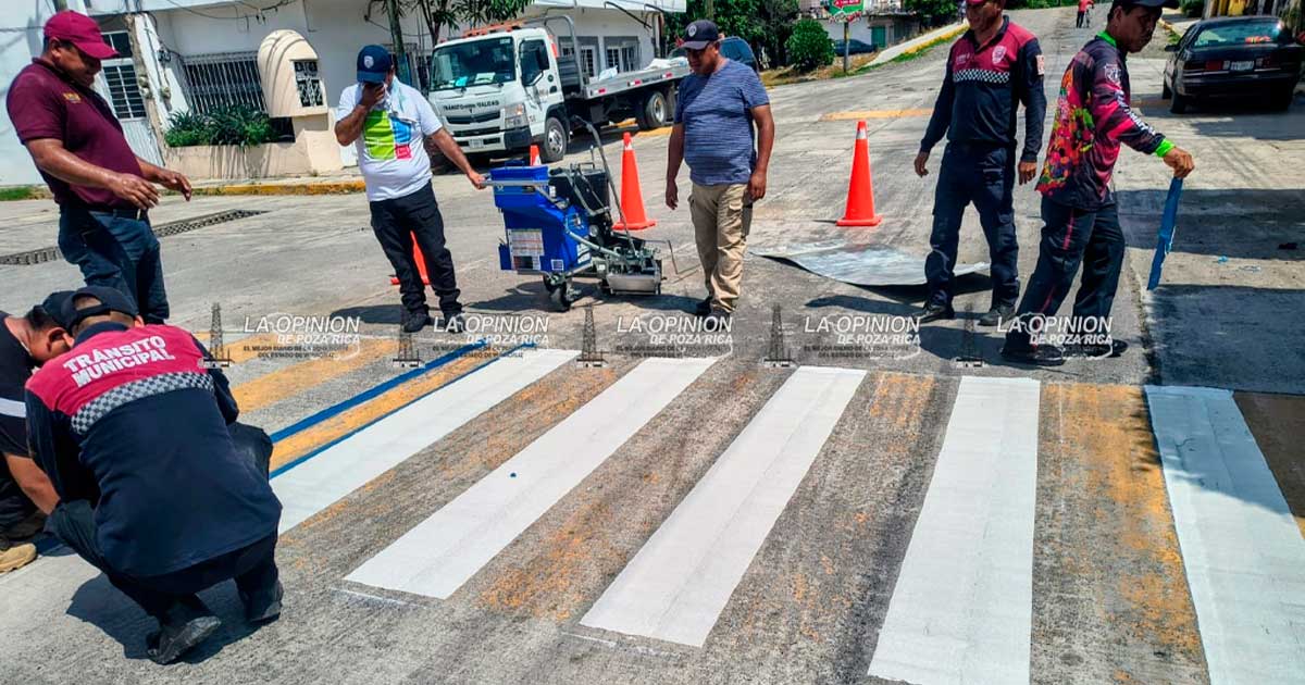 Refuerzan seguridad vial con balizamiento Refuerzan seguridad vial con balizamiento