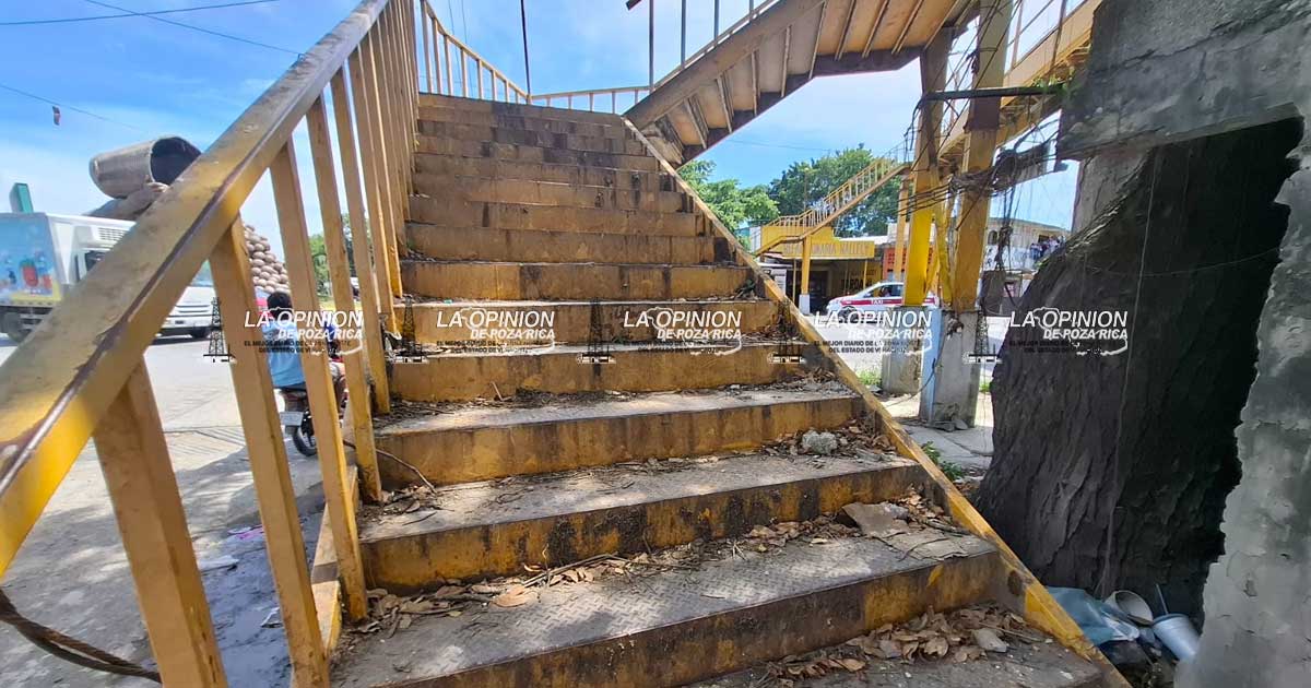 ¡El colmo! Roban barandales del puente frente al Colotero ¡El colmo! Roban barandales del puente frente al Colotero