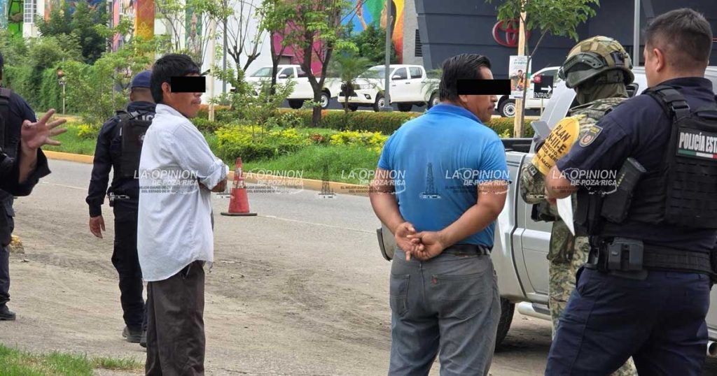 ¡Circulaban como si nada… pero la camioneta era robada! ¡Circulaban como si nada… pero la camioneta era robada!