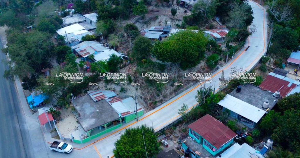 Entrega Leobardo Gómez obra de pavimentación Entrega Leobardo Gómez obra de pavimentación