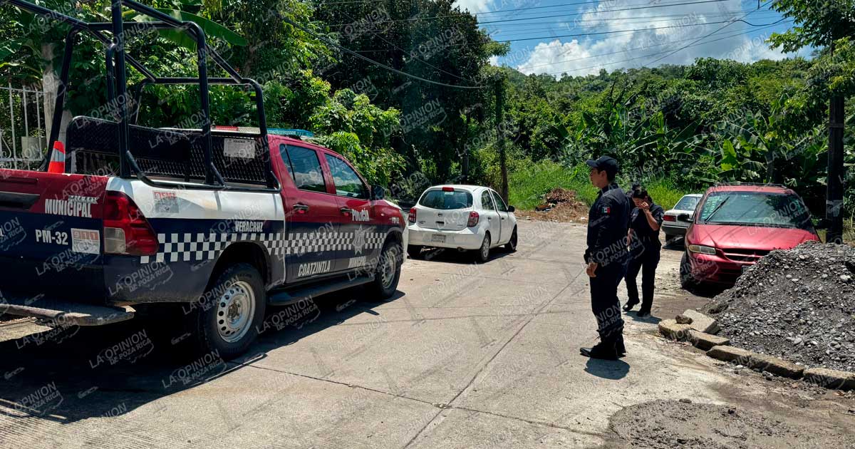Aseguran vehículo abandonado Aseguran vehículo abandonado