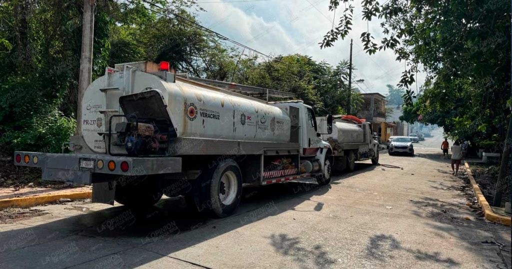 ¡Fuego arrasa taller de hojalatería! ¡Fuego arrasa taller de hojalatería!