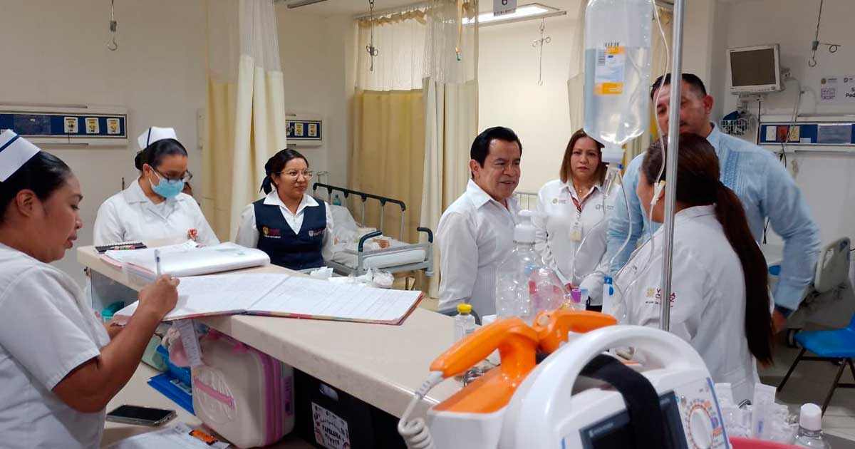 Supervisan atención en Hospital Regional Supervisan atención en Hospital Regional